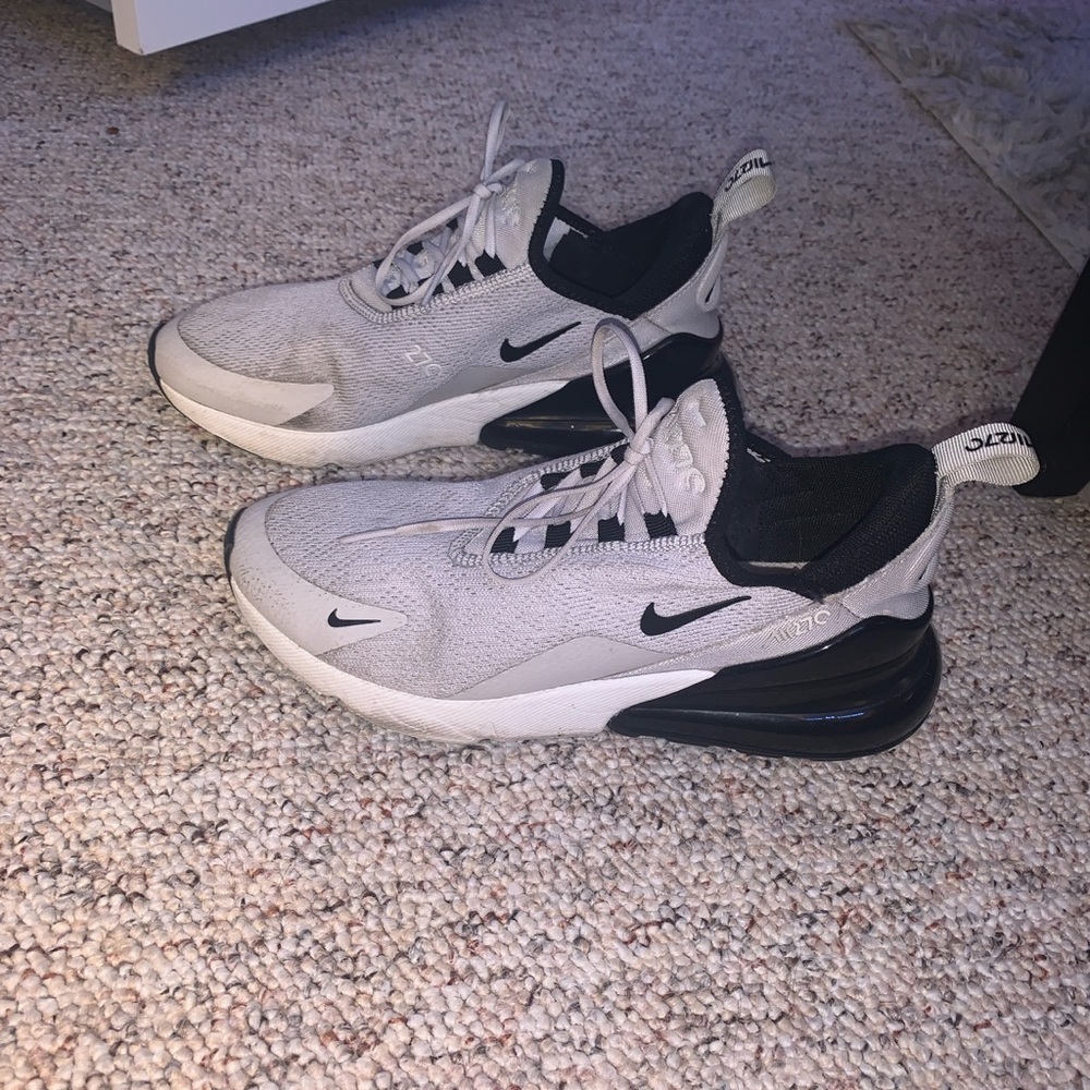 slightly worn nike 270
